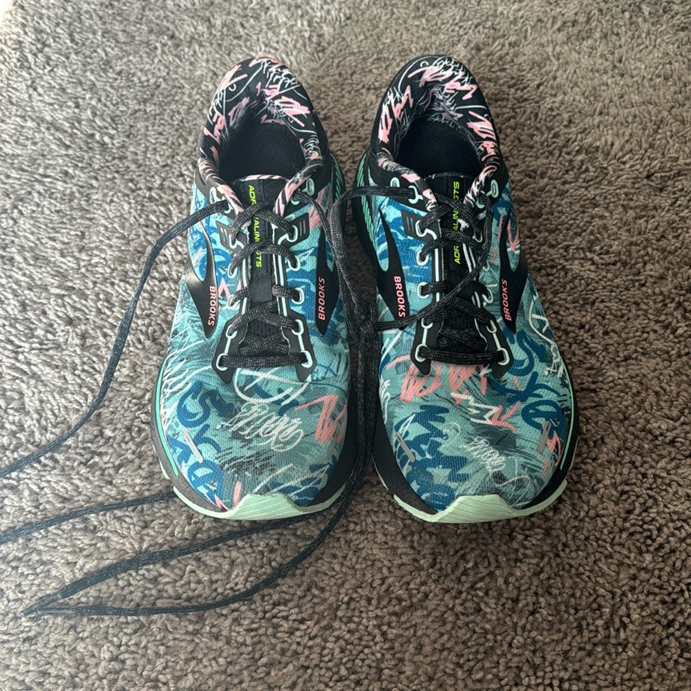 Brooks Adrenaline GTS 22, size 8.5 women’s